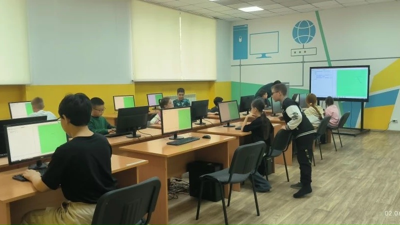 Python код на экране ноутбука
